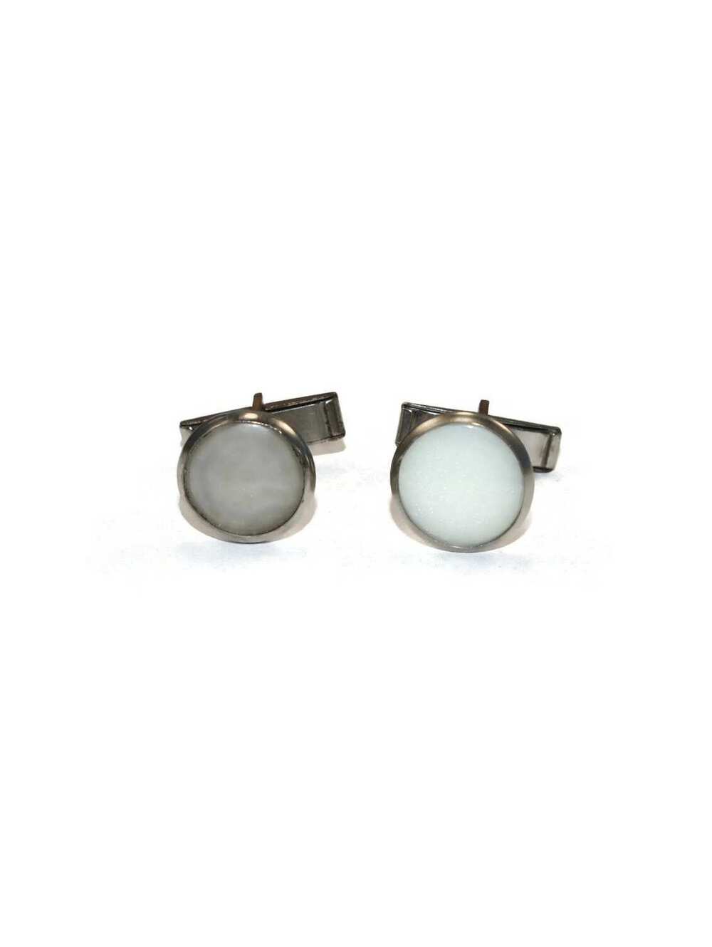 Vintage Silver Tone and Mother of Pearl Round Cuff Links.